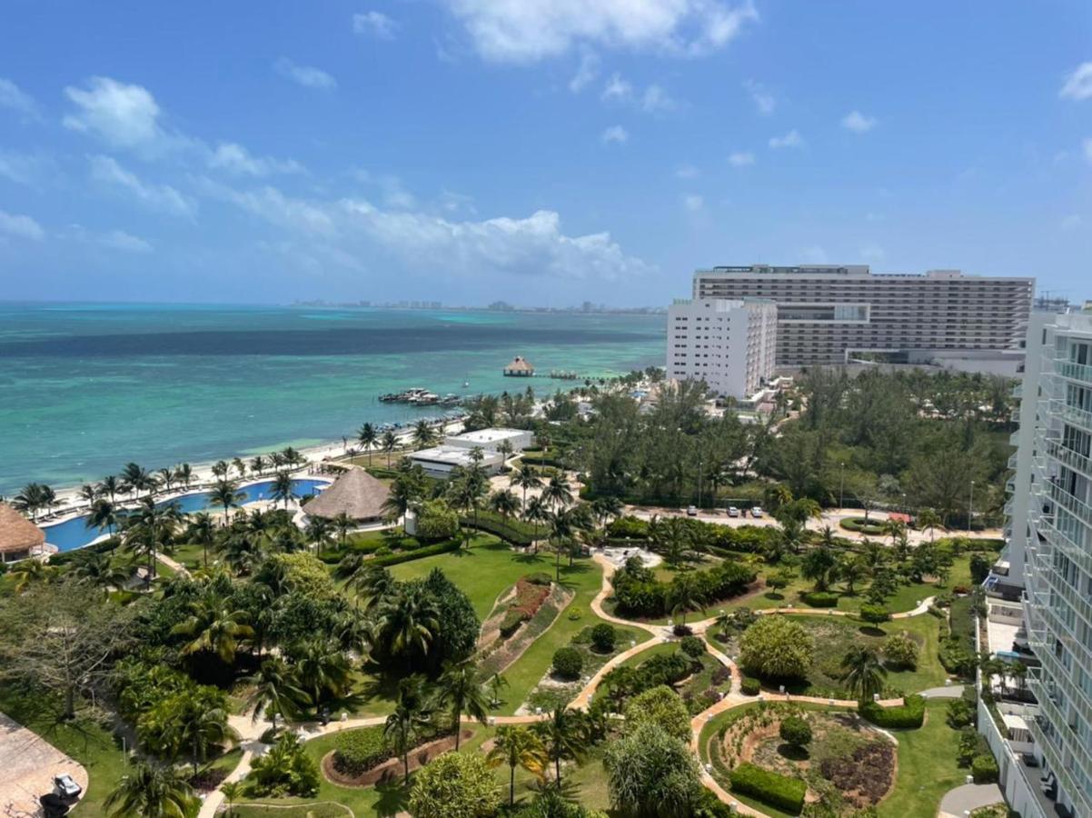 Beachfront Luxury Apartments Cancun Exterior photo